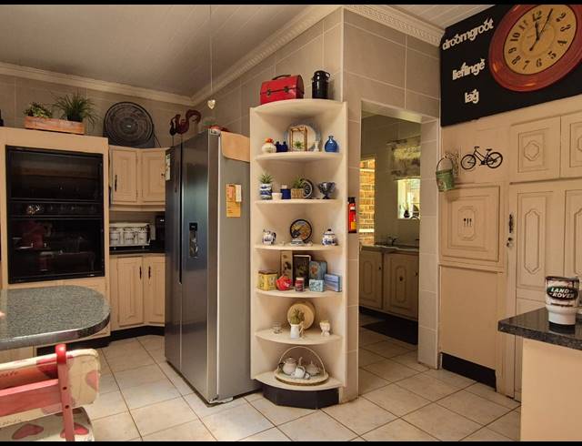 5 BEDROOM HOUSE FOR SALE IN FALCON RIDGE